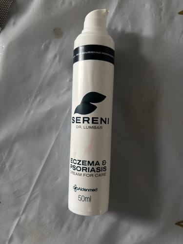 Vásárló fotója a fehér, pumpás SERENI Pikkelysömör és Ekcéma Krémről.