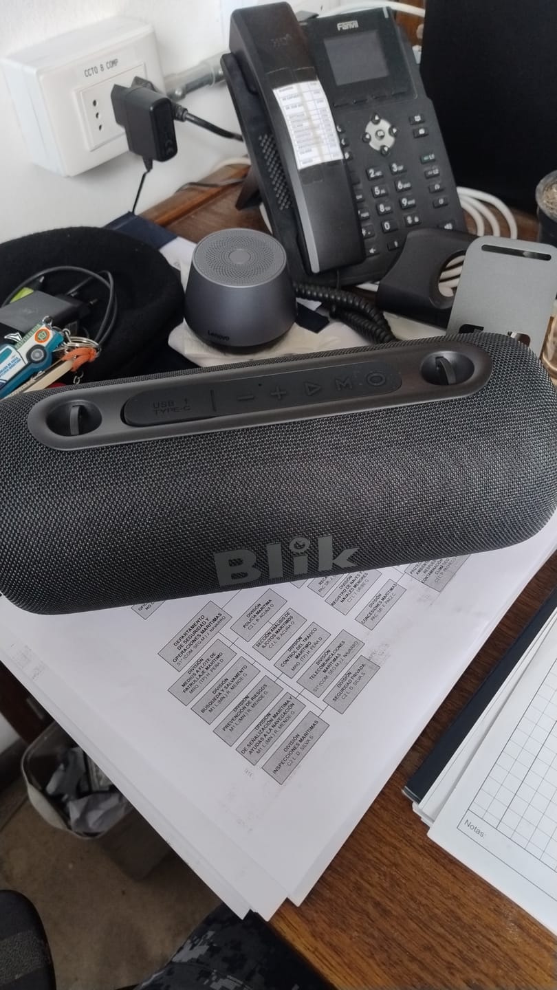 Customer photo review of Parlante Bluetooth Portátil Blik Live2 40W IPX5 9 Hrs