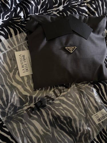 Recensione con foto di un cliente su Felpa con cappuccio PRADA