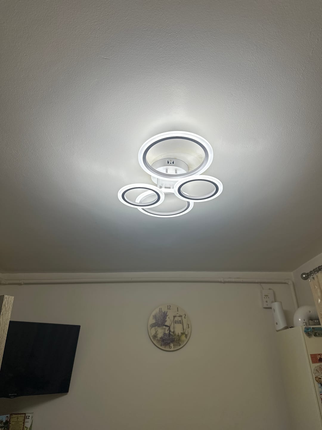 Customer photo review of Lustra LED 2+2 CIRCLE Design Alb Echivalent 400W Telecomanda