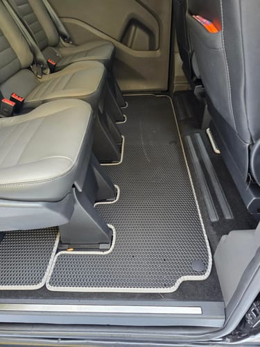 Customer photo review of Fußmatten für Van - Kofferraumwanne