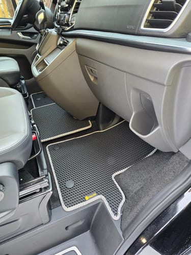 Customer photo review of Fußmatten für Van - Kofferraumwanne