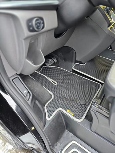Customer photo review of Fußmatten für Van - Kofferraumwanne