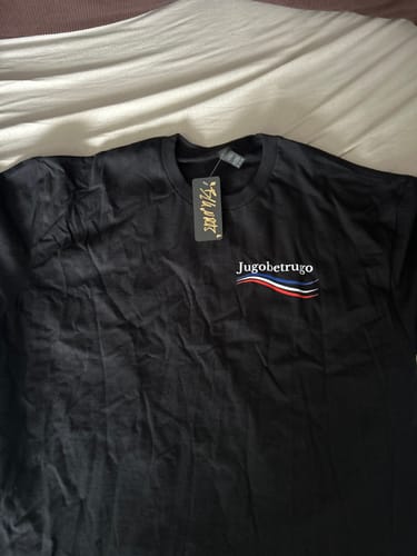 Customer photo review of BETRUGO Premium T-Shirt