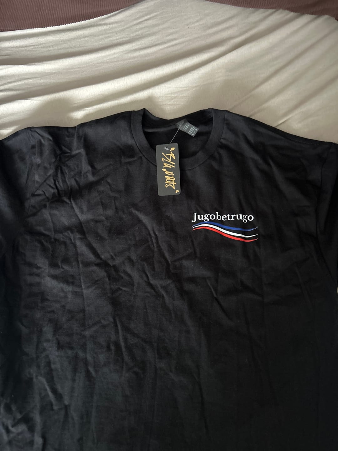 Customer photo review of BETRUGO Premium T-Shirt