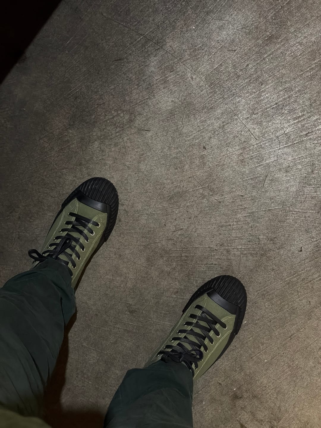 Customer photo review of Grounder Low-Top Olive/Black