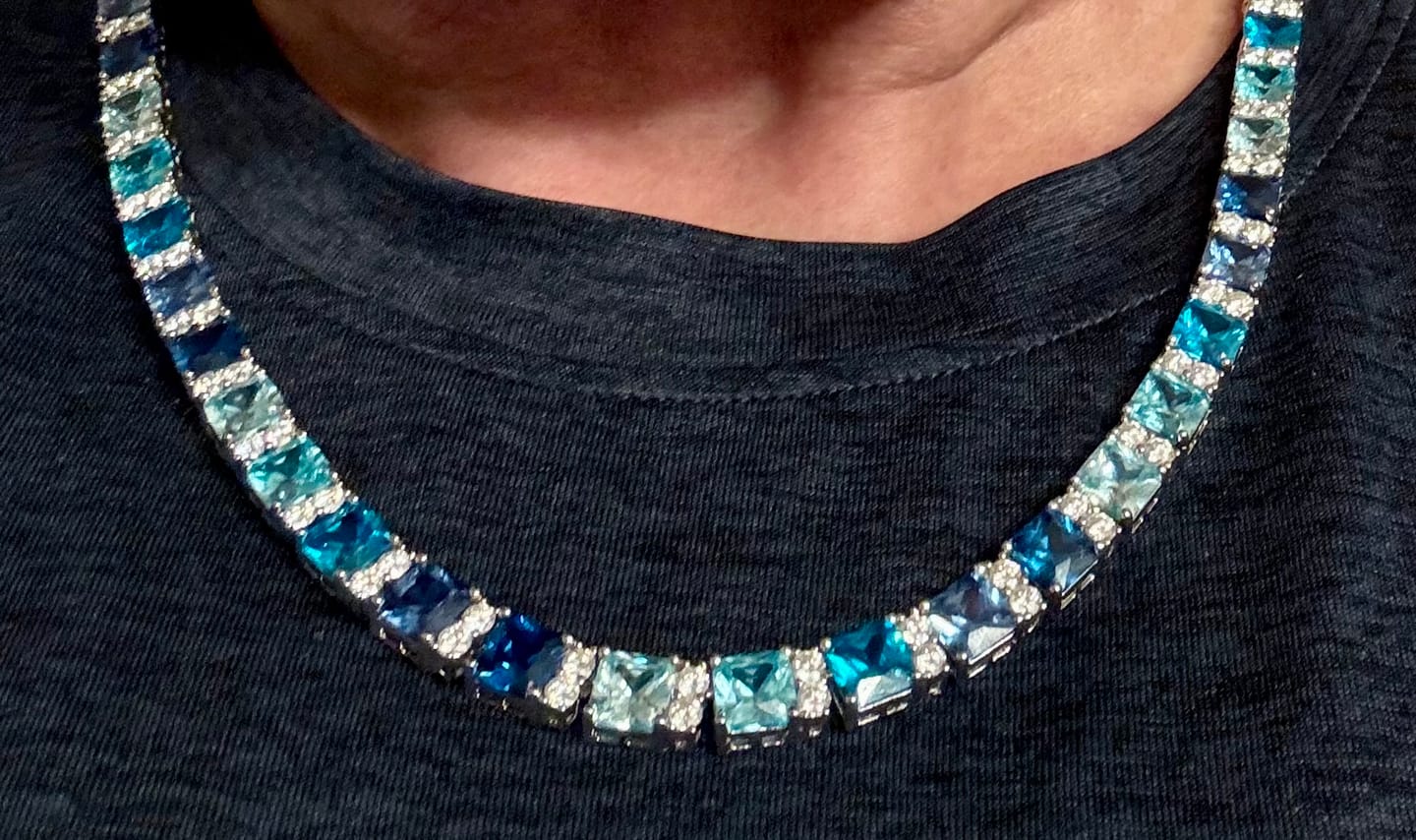 Customer photo review of Océan Bleu Chain