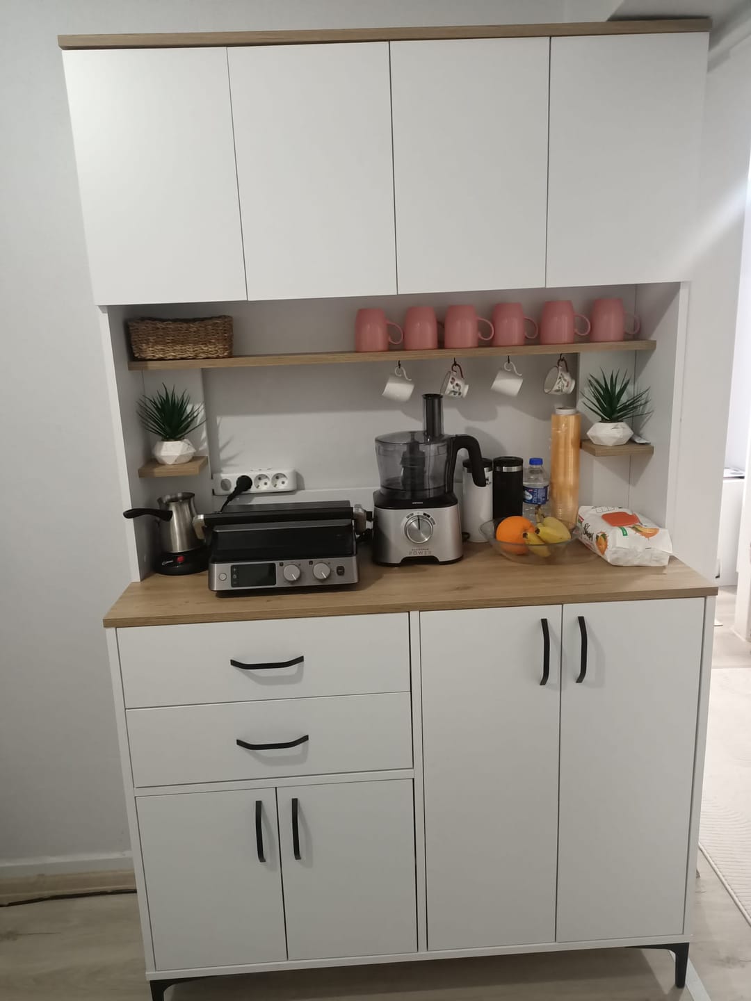 Customer photo review of Rani JE212 Kahve Köşesi Çok Amaçlı Dolap 8 Kapaklı 2 Çekmeceli Raflı Kiler Mutfak Dolabı Beyaz - Sepet Ceviz