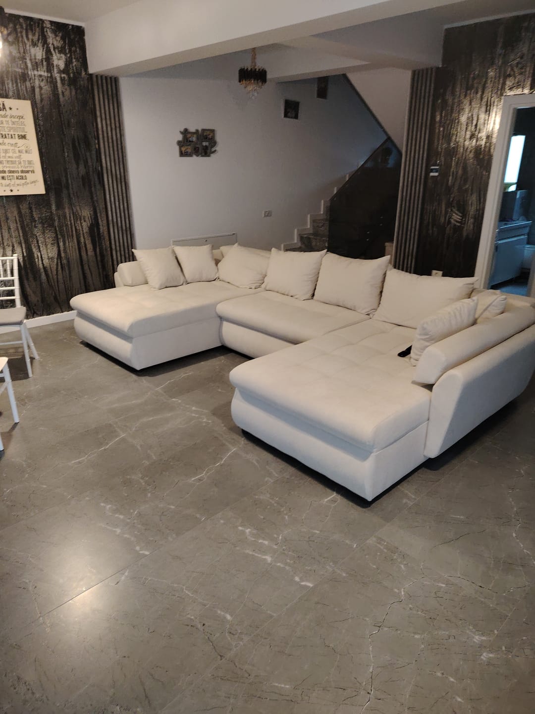 Customer photo review of Colțar extensibil dumonde cu ladă de depozitare si sezut confortabil din spuma HR, Loana U Enjoy Bej 355x185 cm