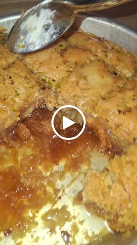 Customer video review of Baklavadaki Bites – Authentic Greek Mini Baklava (800g) | Fresh from Athens