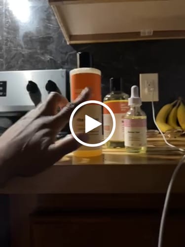 Customer video review of Vita C Bright - Turmeric Body Wash