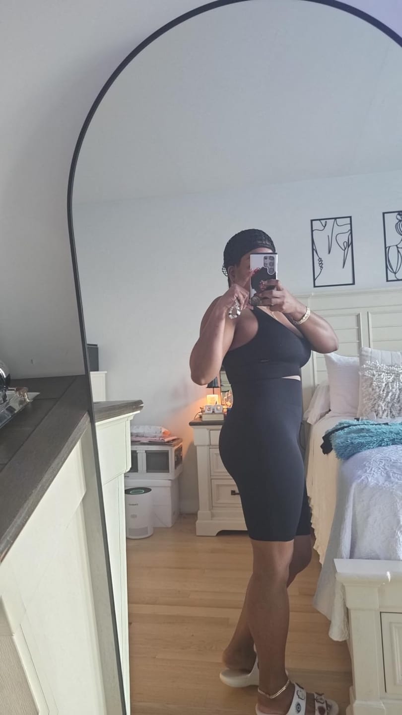 Customer photo review of Women's Tummy Control Butt-Lifting Shapewear