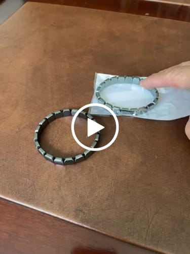 Customer video review of Pulsera Hora Hematita