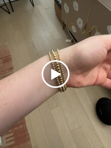 Customer video review of birthstone juno bracelet (3mm)