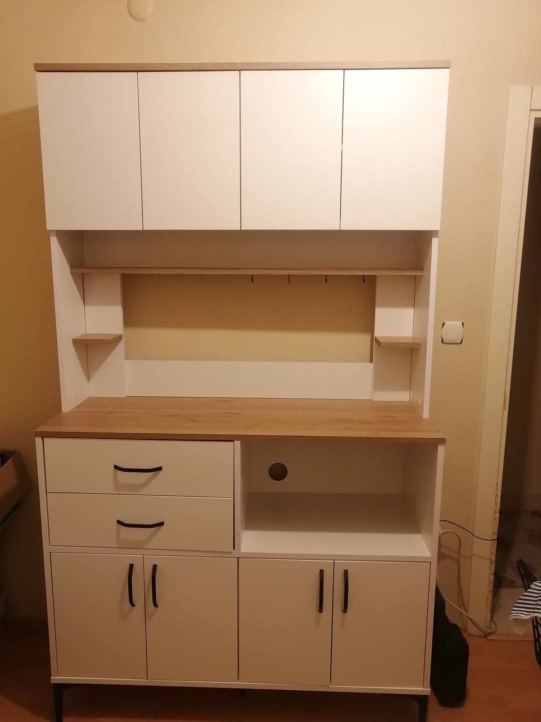 Customer photo review of Rani JE208 Çok Amaçlı Dolap 8 Kapaklı 2 Çekmeceli Kiler Mutfak Dolabı  Beyaz - Sepet Ceviz