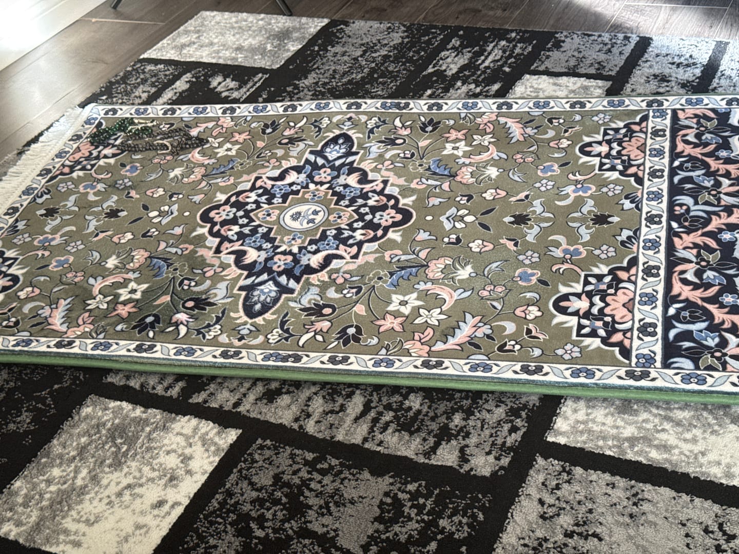 Customer photo review of Masjid-e-Nabawi Mosque Padded Prayer Mat