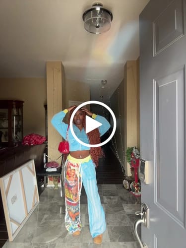 Customer video review of COMIC ZIP UP