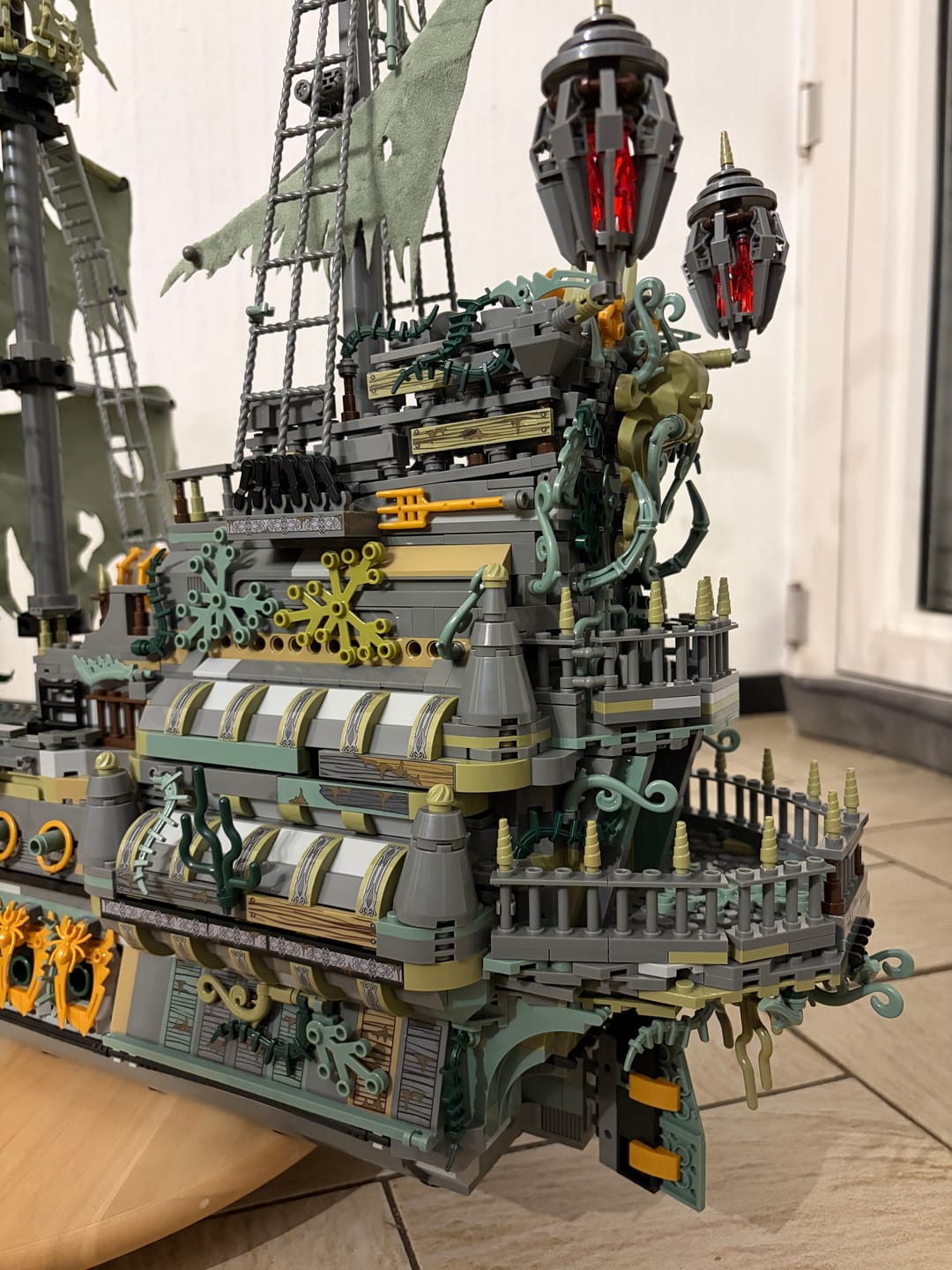 Customer photo review of ReoBrix Flying Dutchman Klemmbaustein-Set – 66037, 5865 Teile, High-Detail Piratenschiff-Modell mit Deko-Qualität