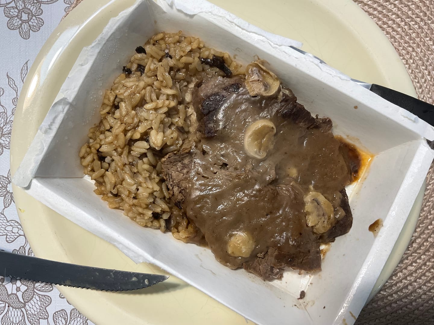 Customer photo review of Escalope de Filé Mignon ao Molho Madeira e Risoto de Funghi