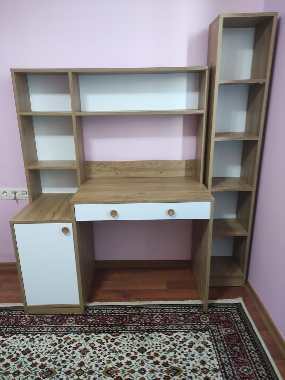 Customer photo review of Rani HA126 Kitaplıklı 4 Raflı  Kapaklı Çekmeceli Çalışma Ofis Bilgisayar Masası Sepet Ceviz - Beyaz
