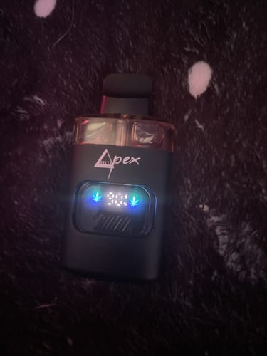 Customer photo review of Dual Chamber Disposable Vape 6G. Delta 9 - HAWAIIAN HAZE - KING LOUIS