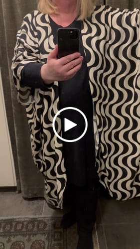 Customer video review of Kaftan Wonder Woman Svart/vit grafisk