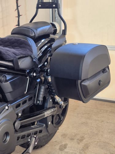 Customer photo review of 28L - Pantheon Medium Quick Mount Yamaha Bolt Motorcycle Saddlebags