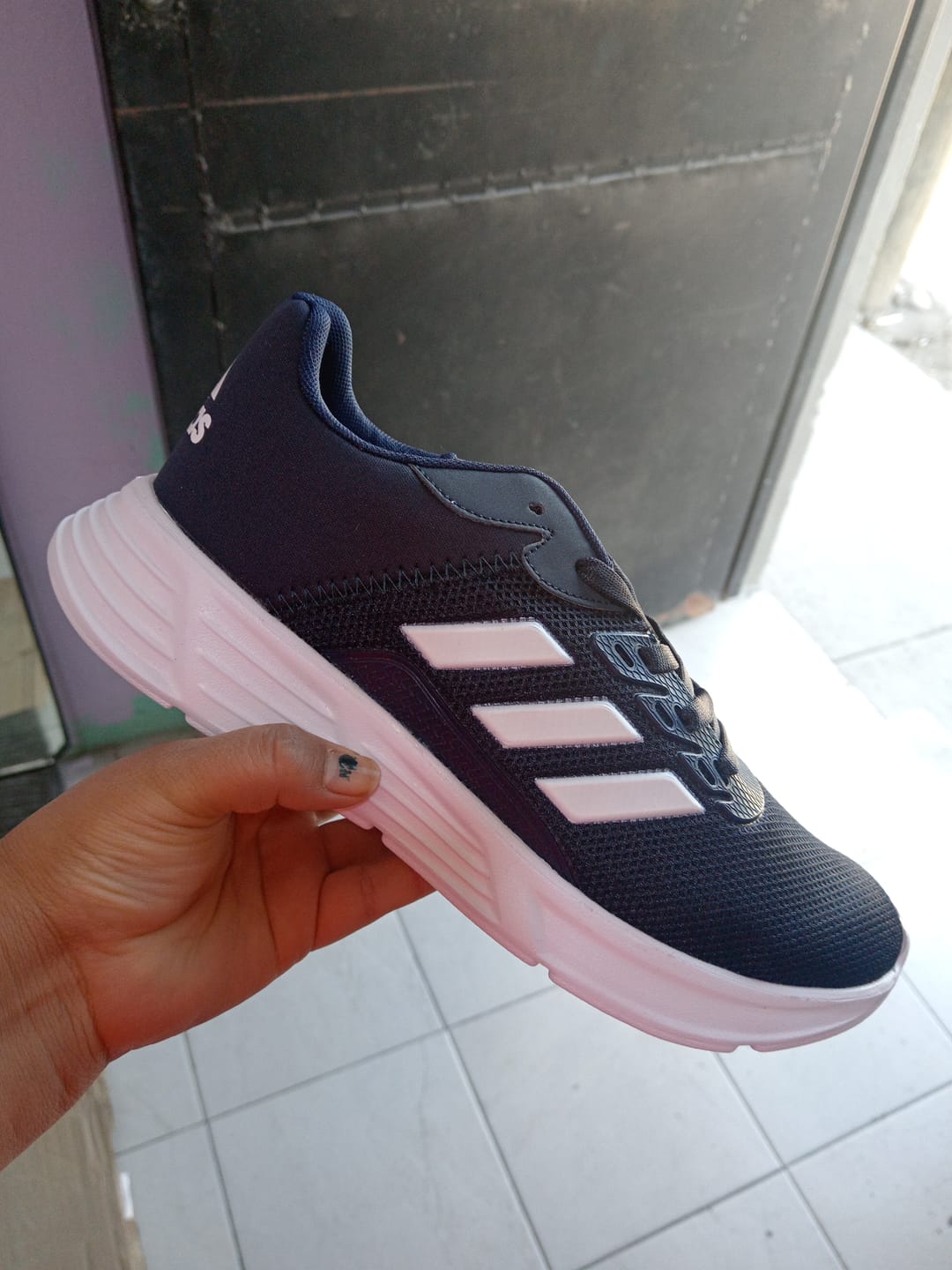 Customer photo review of Tenis 510 Marino Blanco