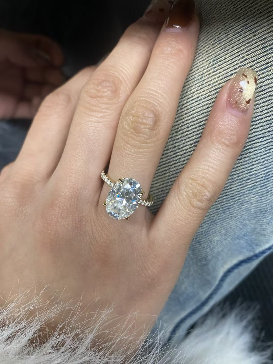 Customer photo review of S925 Moissanite 2.0 Ct ~5.5 Ct Oval Cut Pavé Yellow Gold/White Gold Engagement Ring For Women
