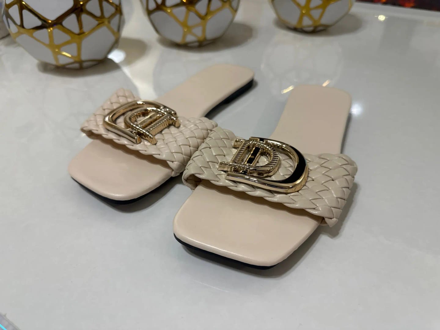 Customer photo review of Women Slippers Party Sexy Elegant Slippers Women Luxury Decor Weave Designer Flat Sandals Fashion Open-toe Vacation Slides Women