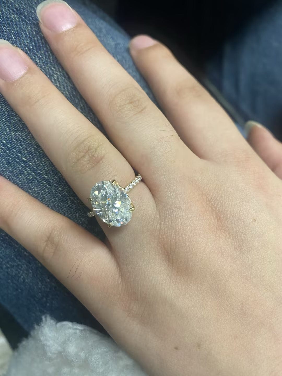Customer photo review of S925 Moissanite 2.0 Ct ~5.5 Ct Oval Cut Pavé Yellow Gold/White Gold Engagement Ring For Women
