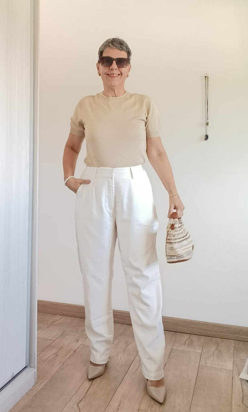 Customer photo review of Calça Slouchy Íris Off White + Forro
