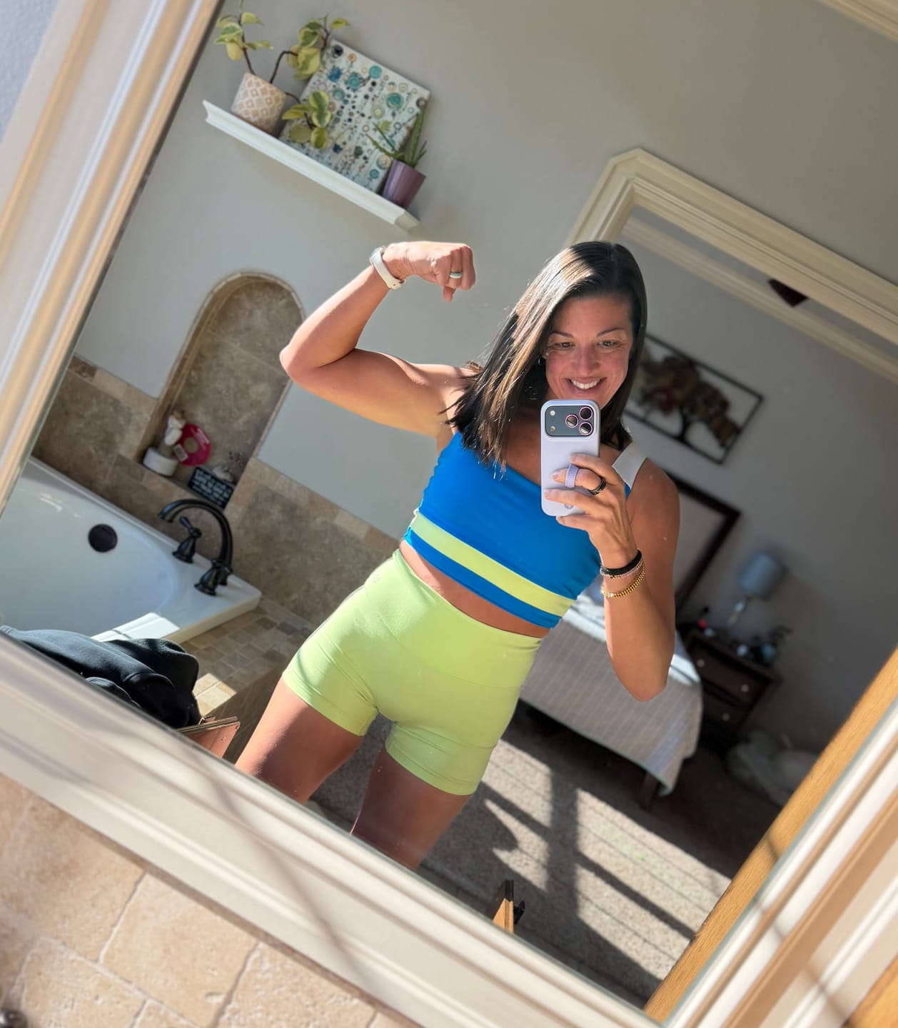 Customer photo review of BOLD Color Blocked Square Neck Long Lined Bra