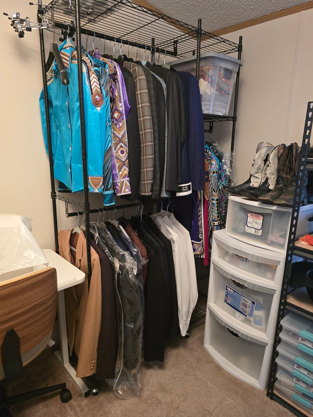 Customer photo review of Raybee Heavy Duty Portable Clothes Rack With Wheels,Clothing Rack For Hanging,Garment Rack For Bedroom