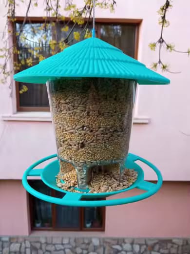 Customer photo review of Vogelfutterhaus – Hängende Futterstation für Wildvögel