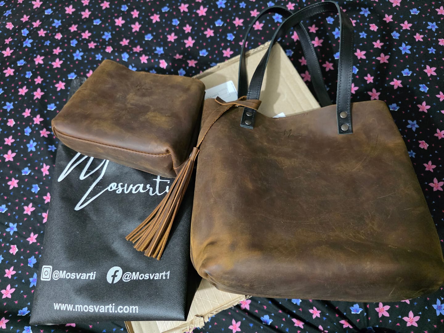 Customer photo review of Tote Cuero Praga Plus+ Crazy Café Doble Vista + 💄Cosmetiquera 👝 Gratis!!