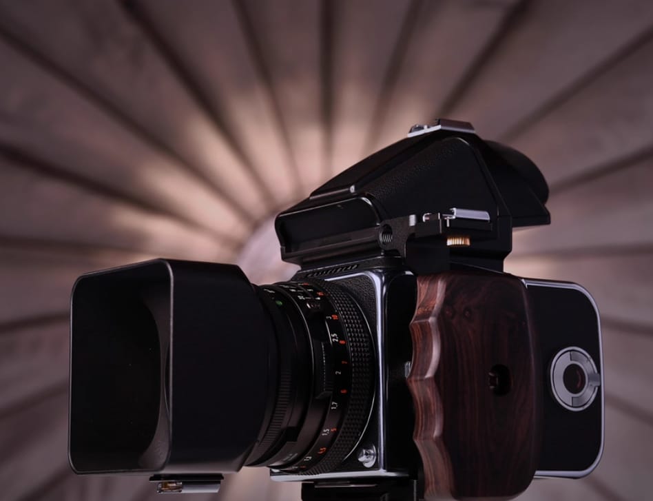 Customer photo review of Handcrafted Wooden Grip for Hasselblad 503 907 - Premium Camera Accessory