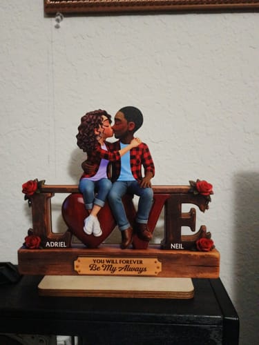 Customer's personalized Eternal Rose LOVE plaque featuring a couple kissing, displayed on a dark surface.
