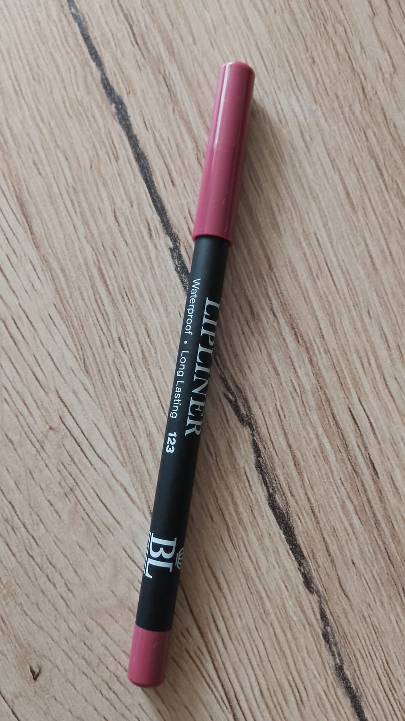 Customer photo review of Молив за устни BEL LONDON LIPS PENCILS