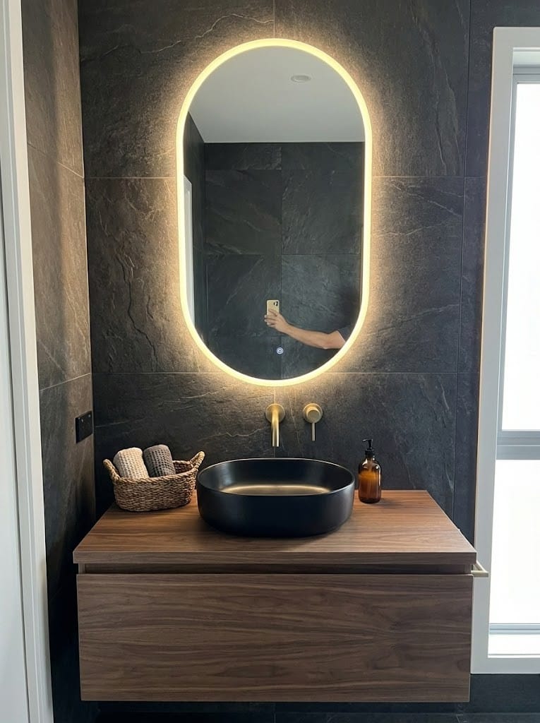 Avis de Damien C. — Miroir Ovale Salle De Bain Led Antibuée 50x90 Basel – Bellori