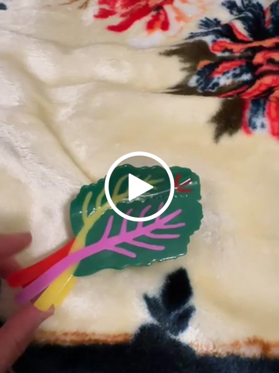 Customer video review of XL Rainbow Chard Hair Claw Clip