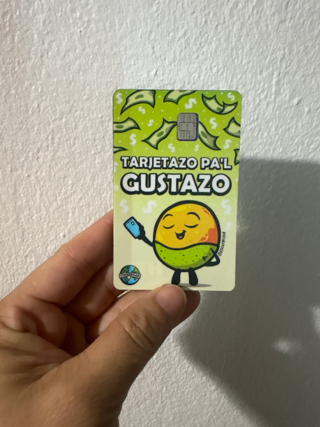 Customer photo review of Tarjetazo pa'l Gustazo - Sticker para Tarjeta de Crédito