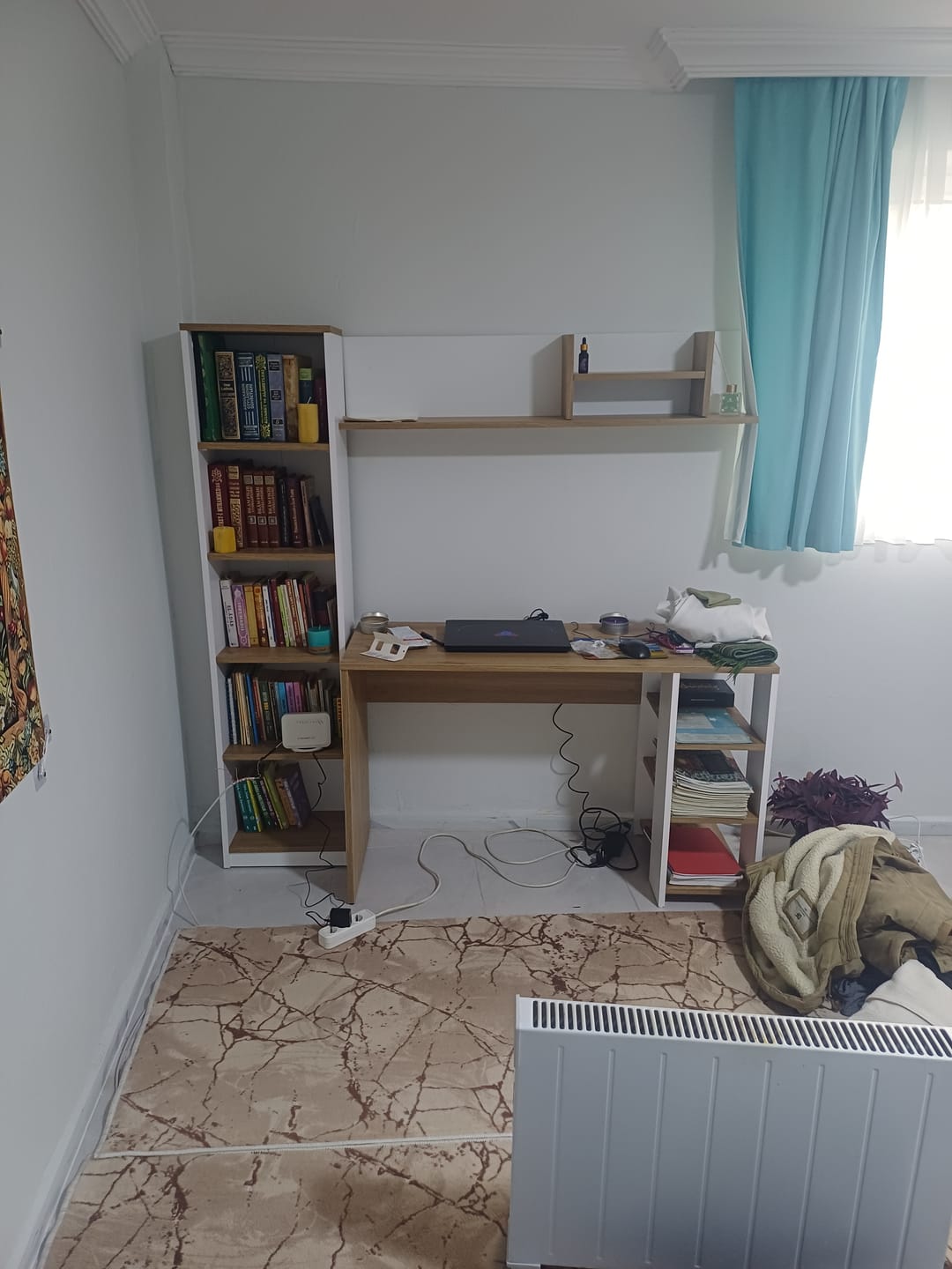 Customer photo review of Rani HA125 Kitaplıklı Raflı Çalışma Ofis Bilgisayar Masası Sepet Ceviz - Beyaz