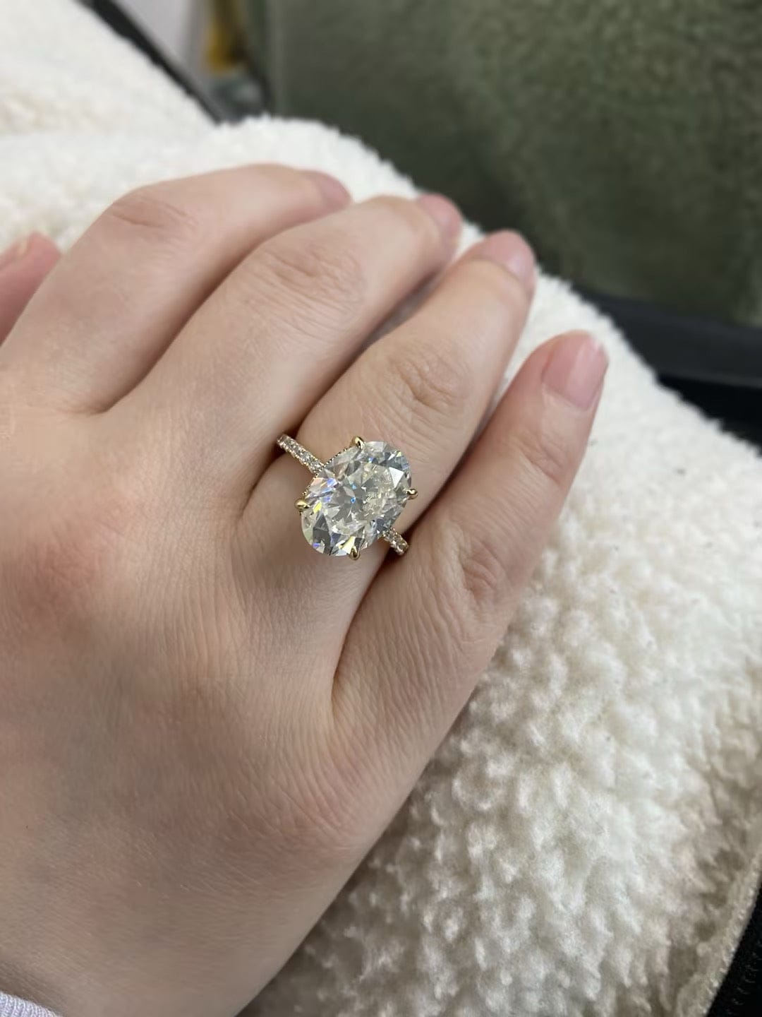 Customer photo review of S925 Moissanite 2.0 Ct ~5.5 Ct Oval Cut Pavé Yellow Gold/White Gold Engagement Ring For Women
