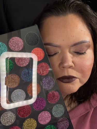 Customer photo review of 35 Color Cosmopolitan Glitter Palette