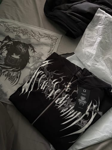Customer photo review of Heavenly Knight Oversized Zip-up Hoodie [VOID BLACK]