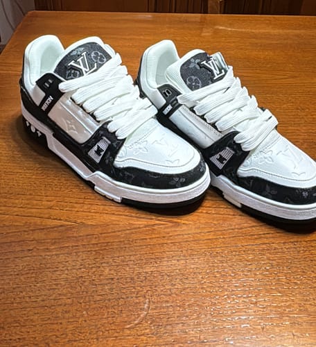 Recensione con foto di un cliente su Sneakers LV Trainer Nera/Bianca