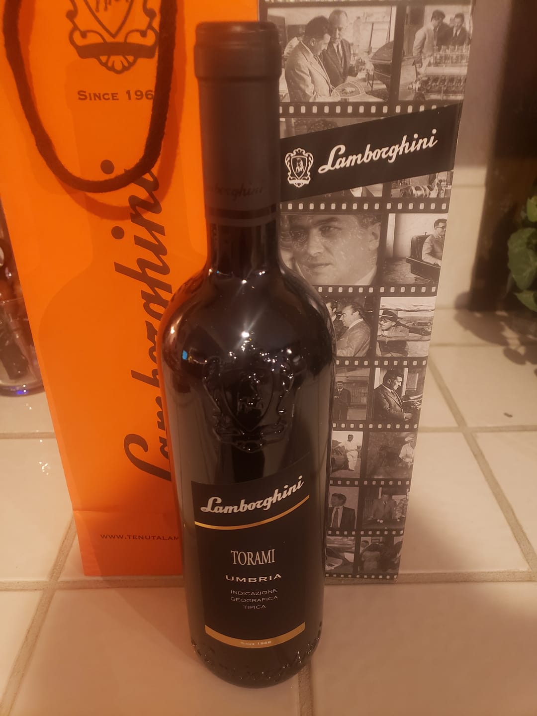 Customer photo review of Lamborghini: Torami Umbria Red with Gift Set