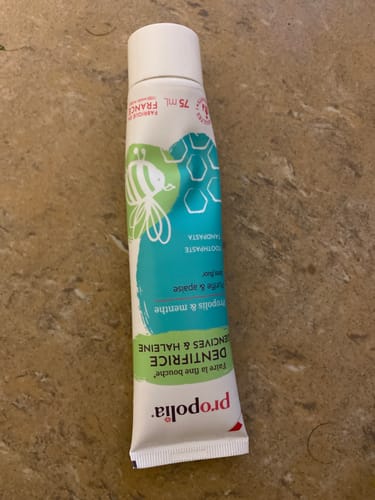 Customer photo review of معجون الأسنان بالبروبوليس والنعناع