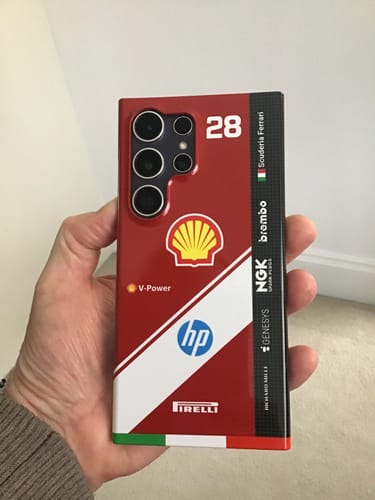 Kundenbewertung mit Foto zu Ferrari F1 2025 SF-25 Livery - Individuelle Hardcase Hülle für Samsung